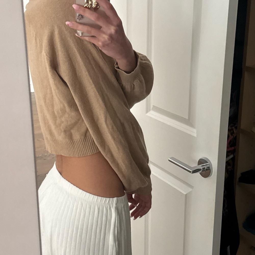 Subdued Tan Brown Cropped Sweater - Picture 2 of 2